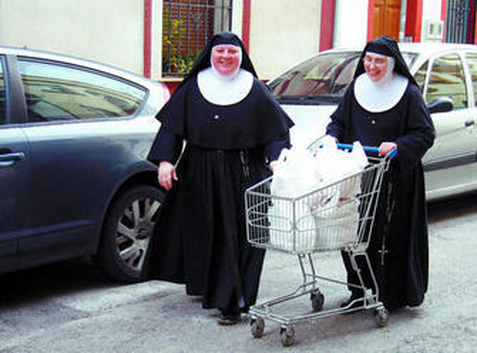 Las monjas necesitan una furgoneta