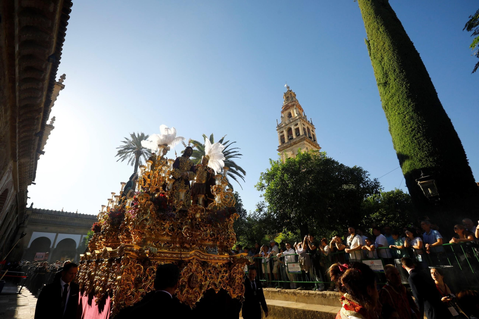 Las mejores fotos de los traslados de regreso de las hermandades tras el Magno Vía Crucis de Córdoba