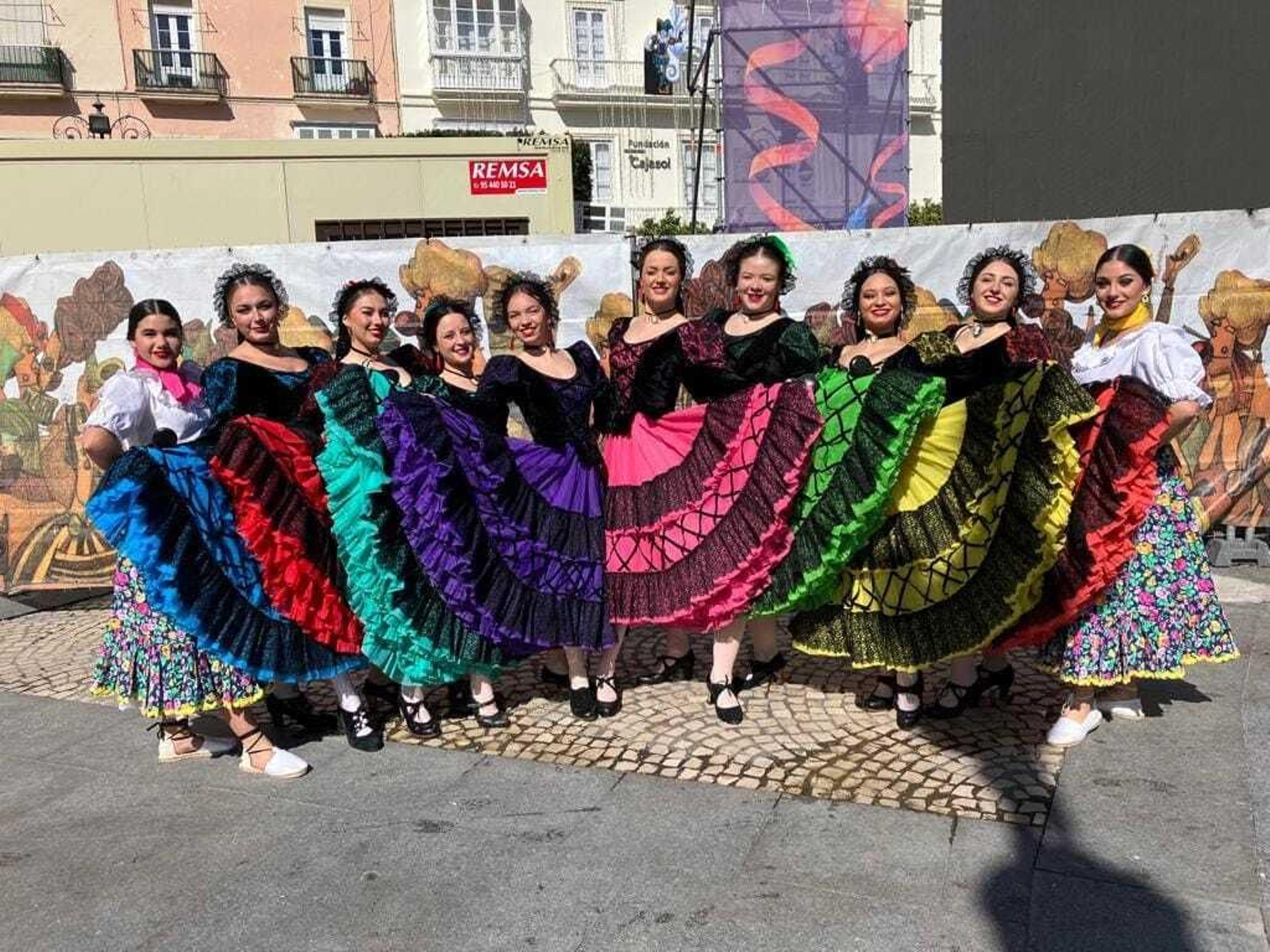 Una imagen de algunas de las integrantes del Grupo de Danza Adolfo de Castro.