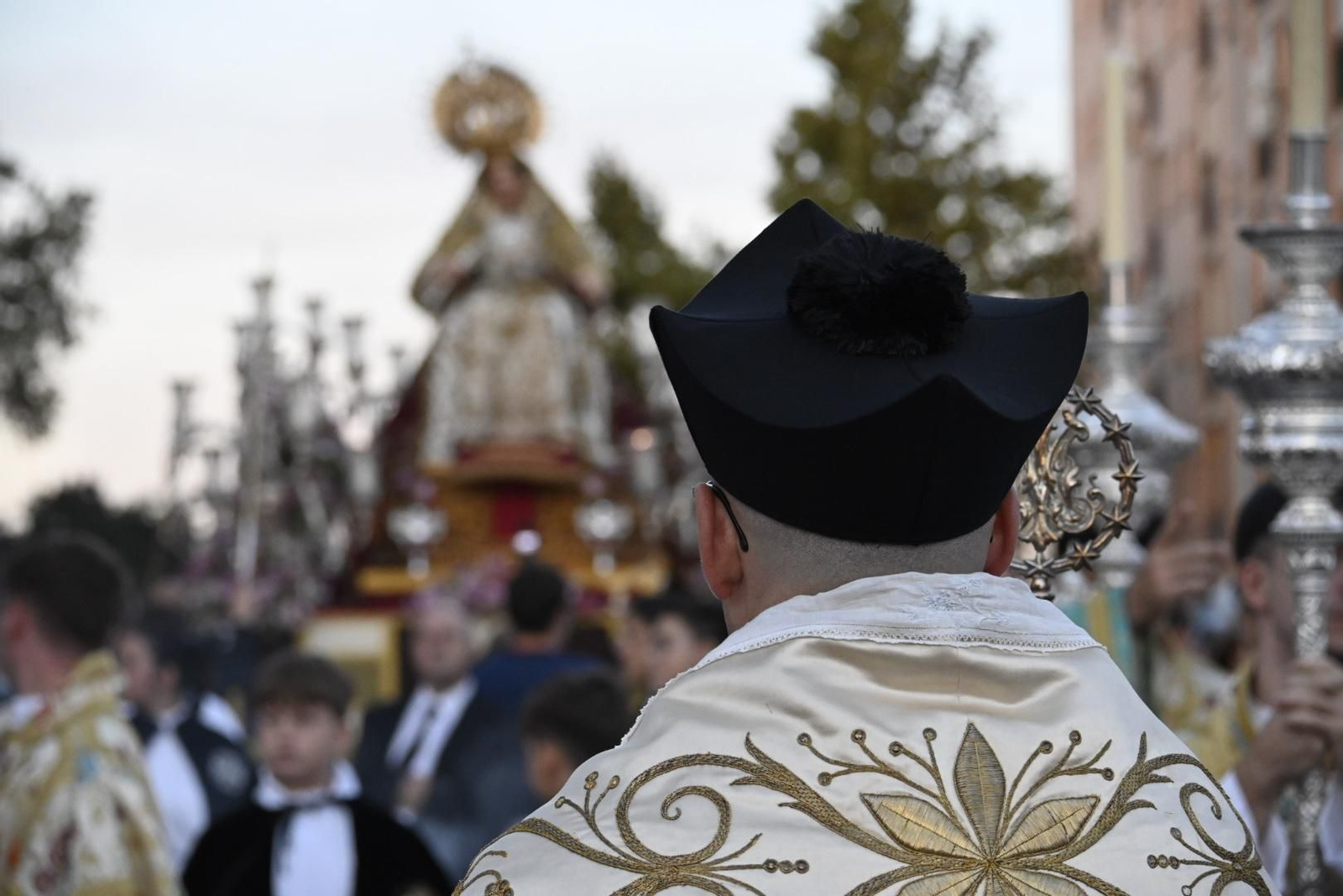 Primera procesión de la Virgen del Rosario por las calles de Huelva, en imágenes