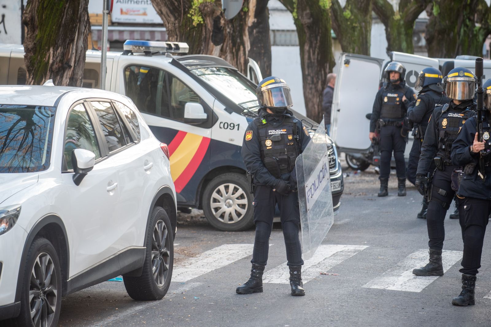 El despliegue policial en Sector Sur tras el apuñalamiento de un hombre, en imágenes