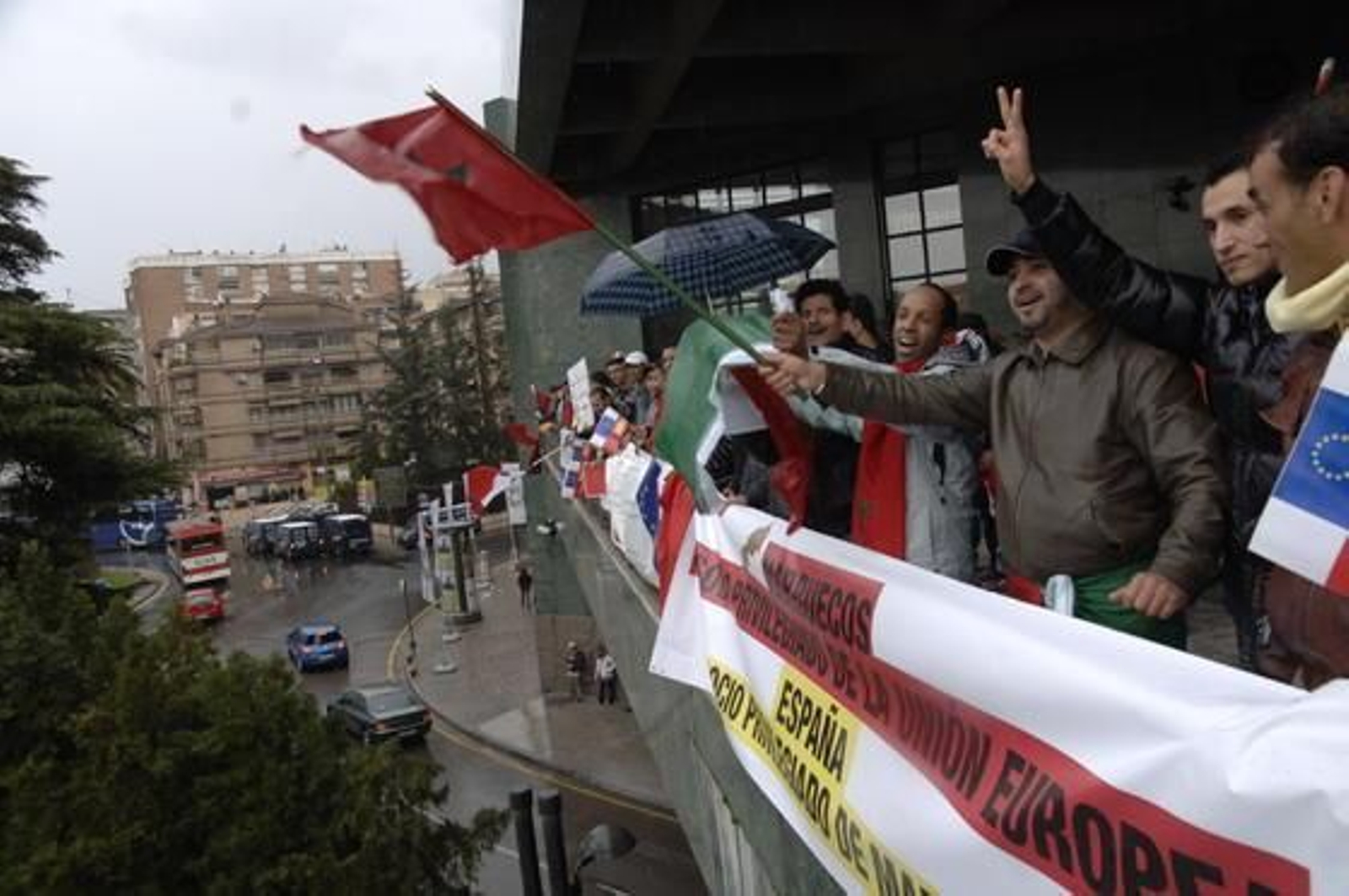 Marroquíes favorables al acuerdo alcanzado en la Cumbre   Foto: Patri Díez