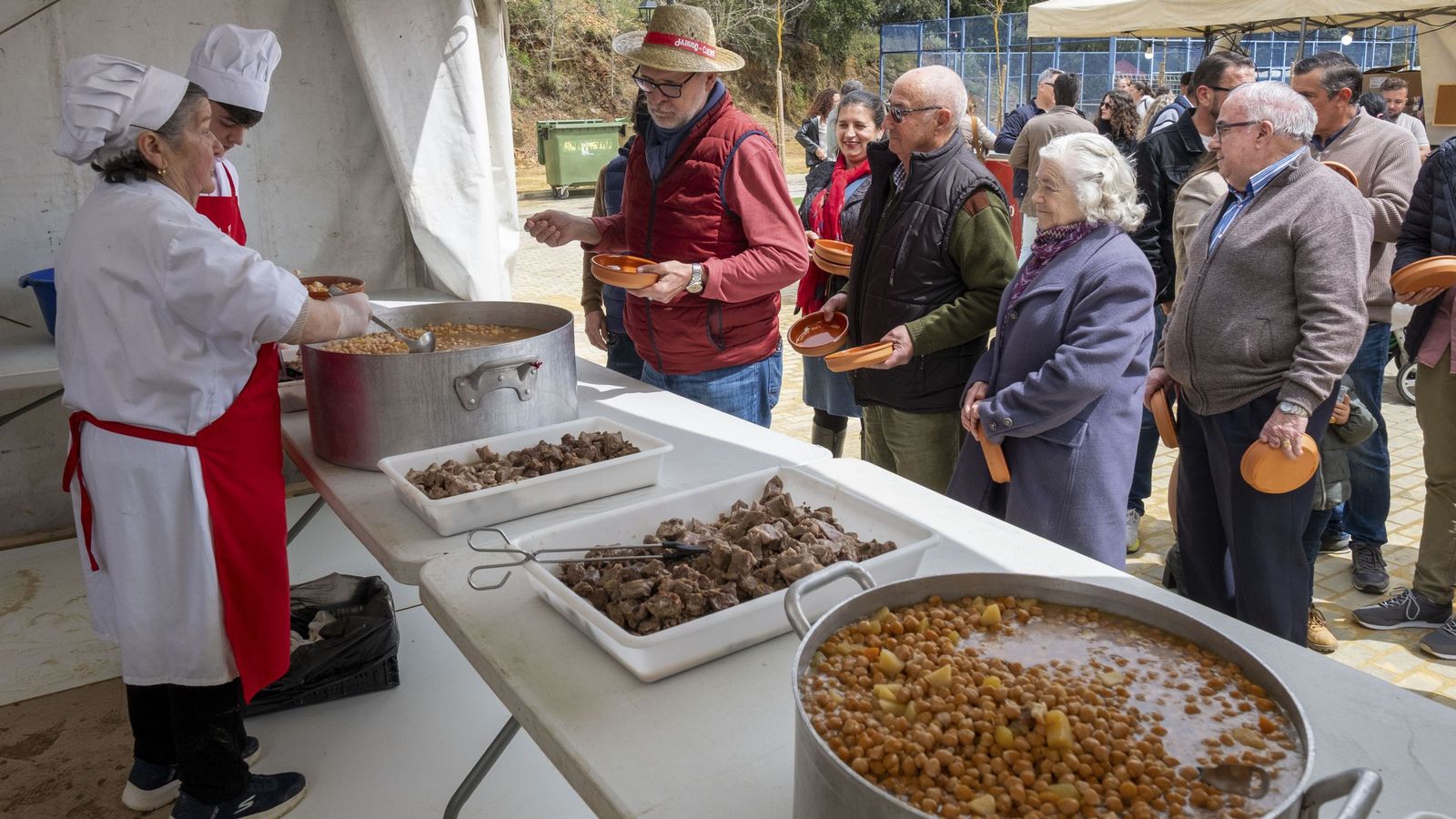 Un cocido es un guiso culinario a base de garbanzos