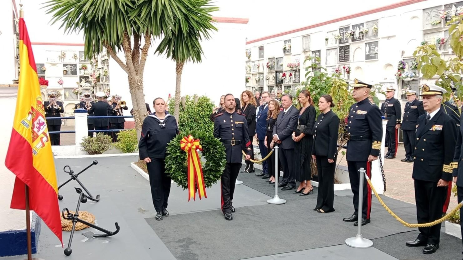 Día de los Difuntos en San Fernando: Las imágenes del responso de la Armada en el cementerio por los caídos