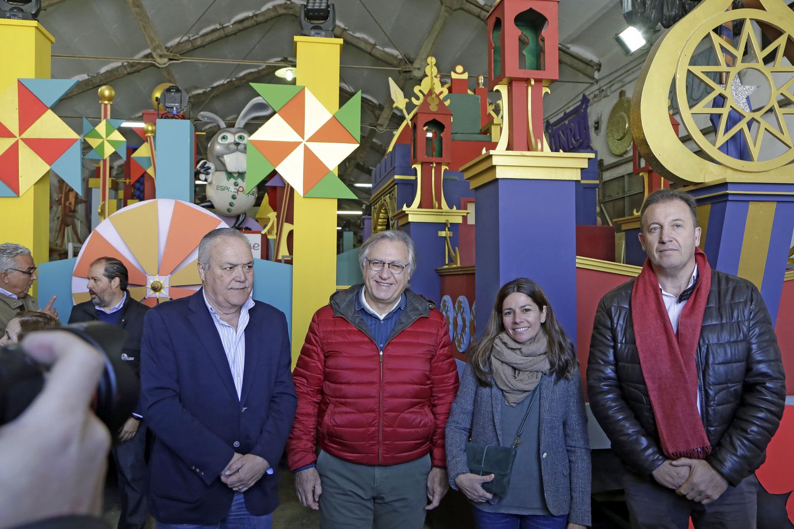 Visita de los Reyes Magos a sus carrozas