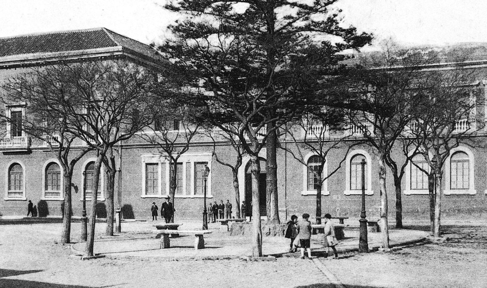 1942 hace 75 añosCreación  del Colegio Mayor Beato Diego José de Cádiz