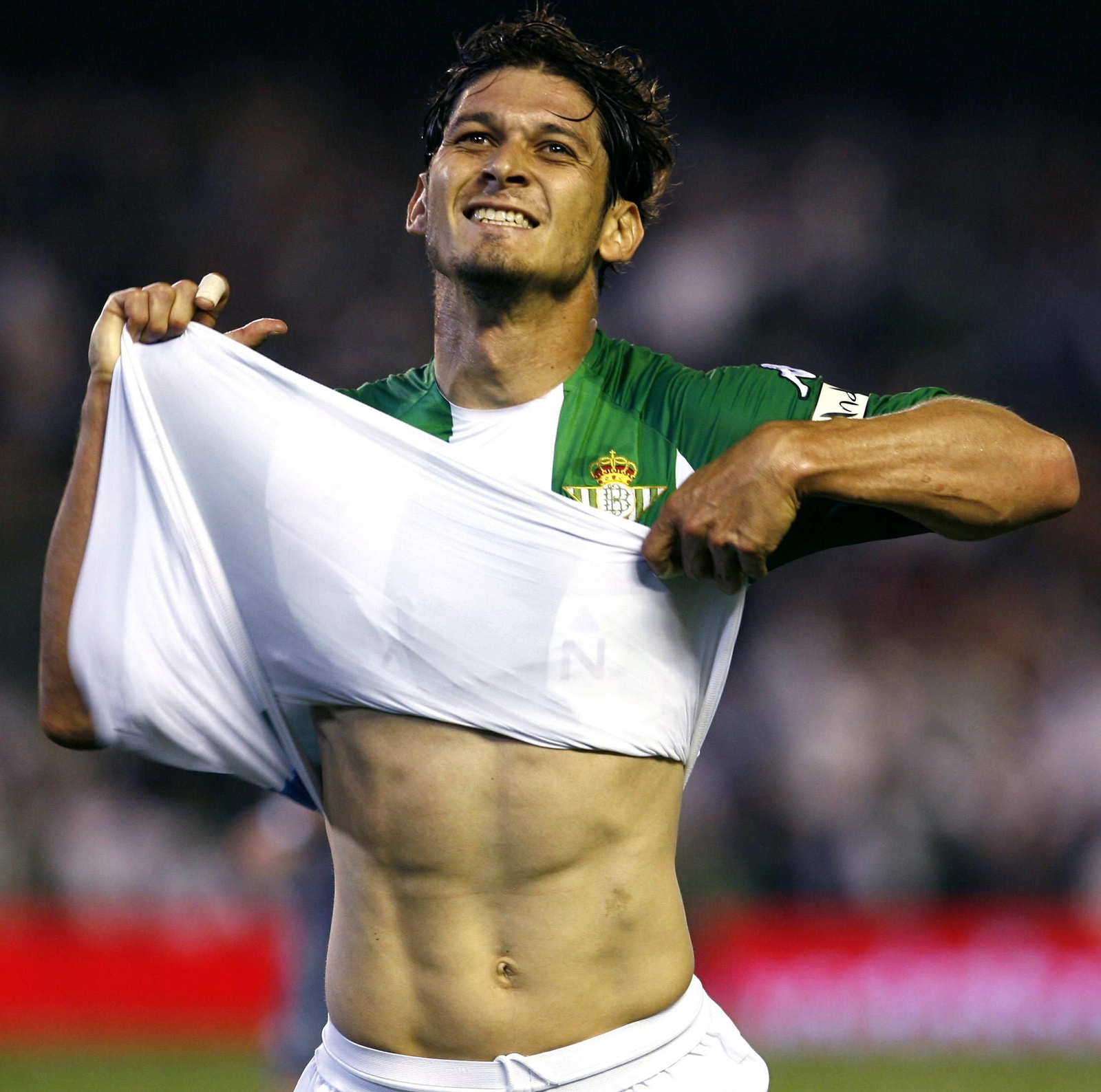 Edu celebra el segundo gol suyo al Barcelona en el triunfo bético de 2007.