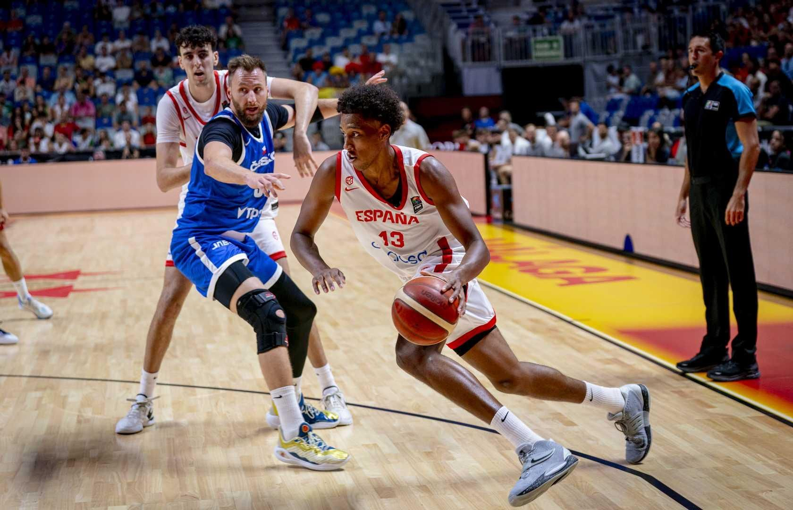 España B-República Checa, en fotos