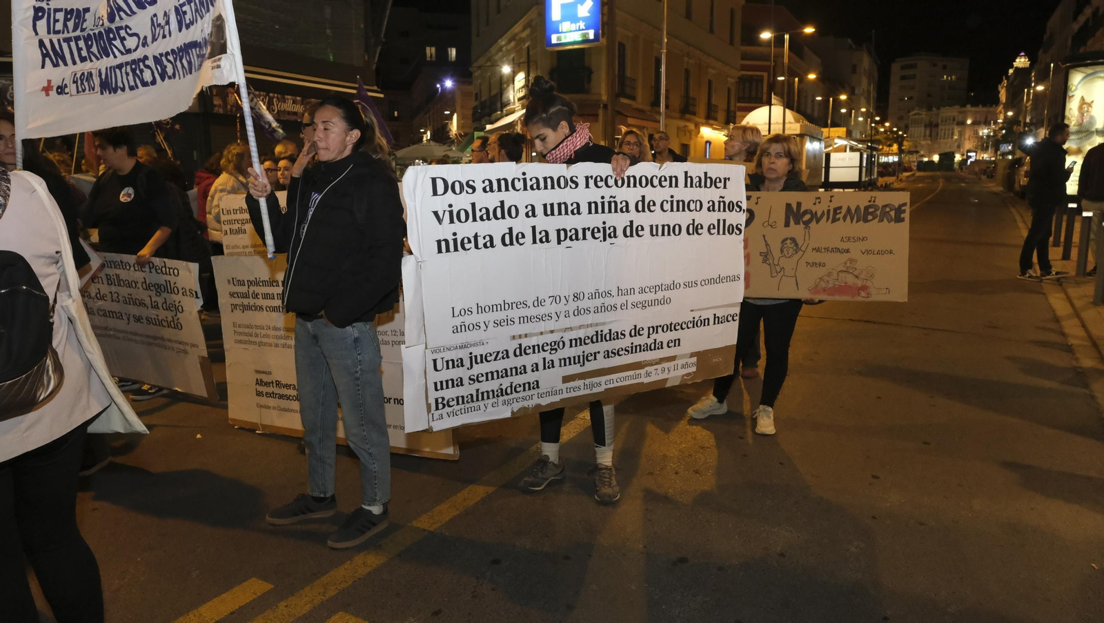 Fotografías de la manifestación del 25-N por la violencia de género, en Almería