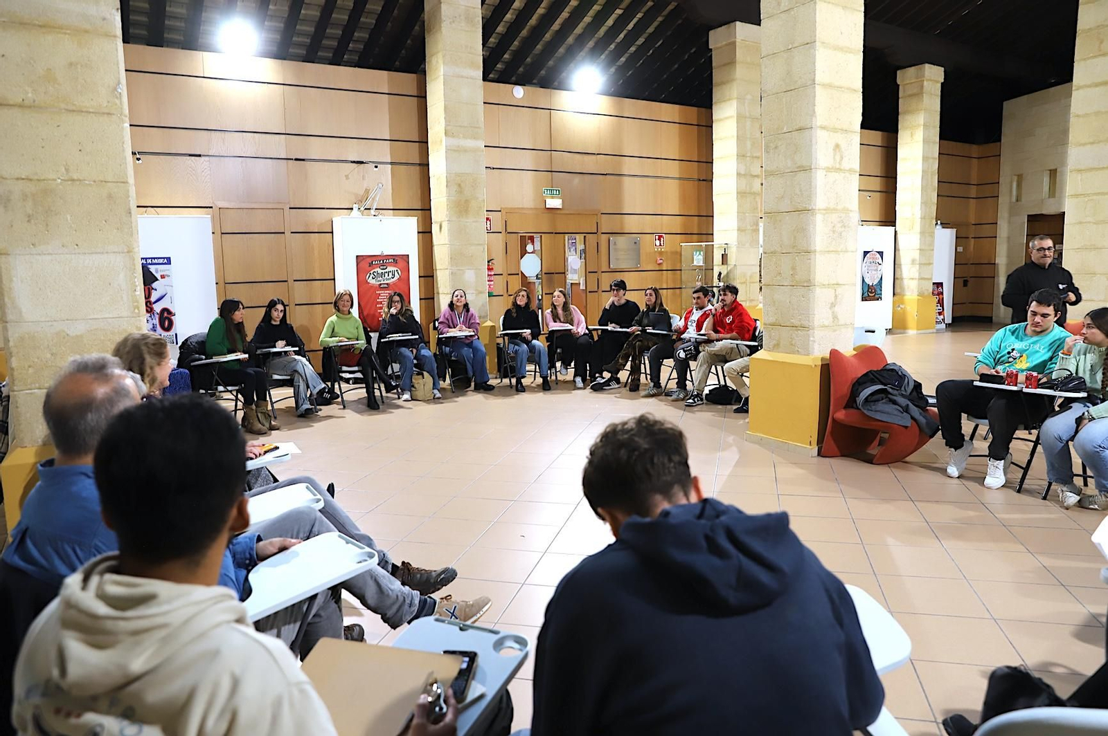 Una imagen de la reunión mantenida en la Sala Paúl.