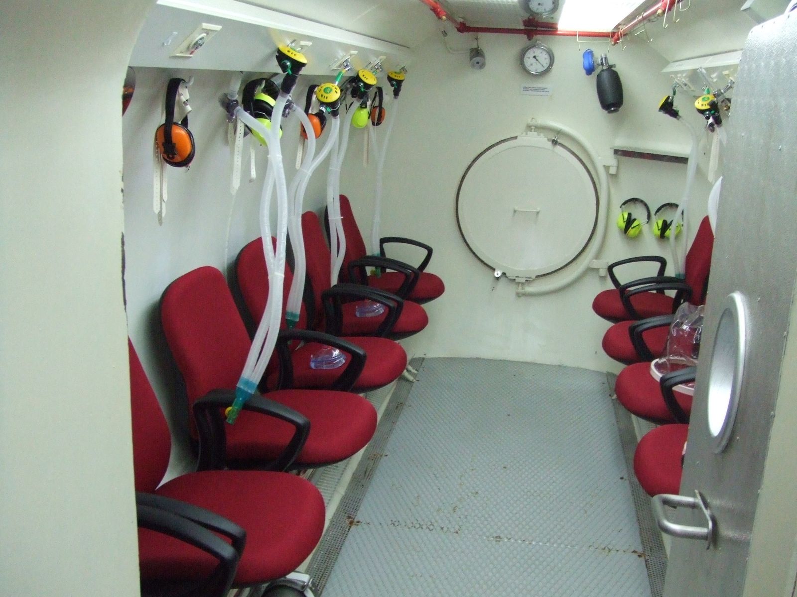 Interior de la cámara hiperbárica.