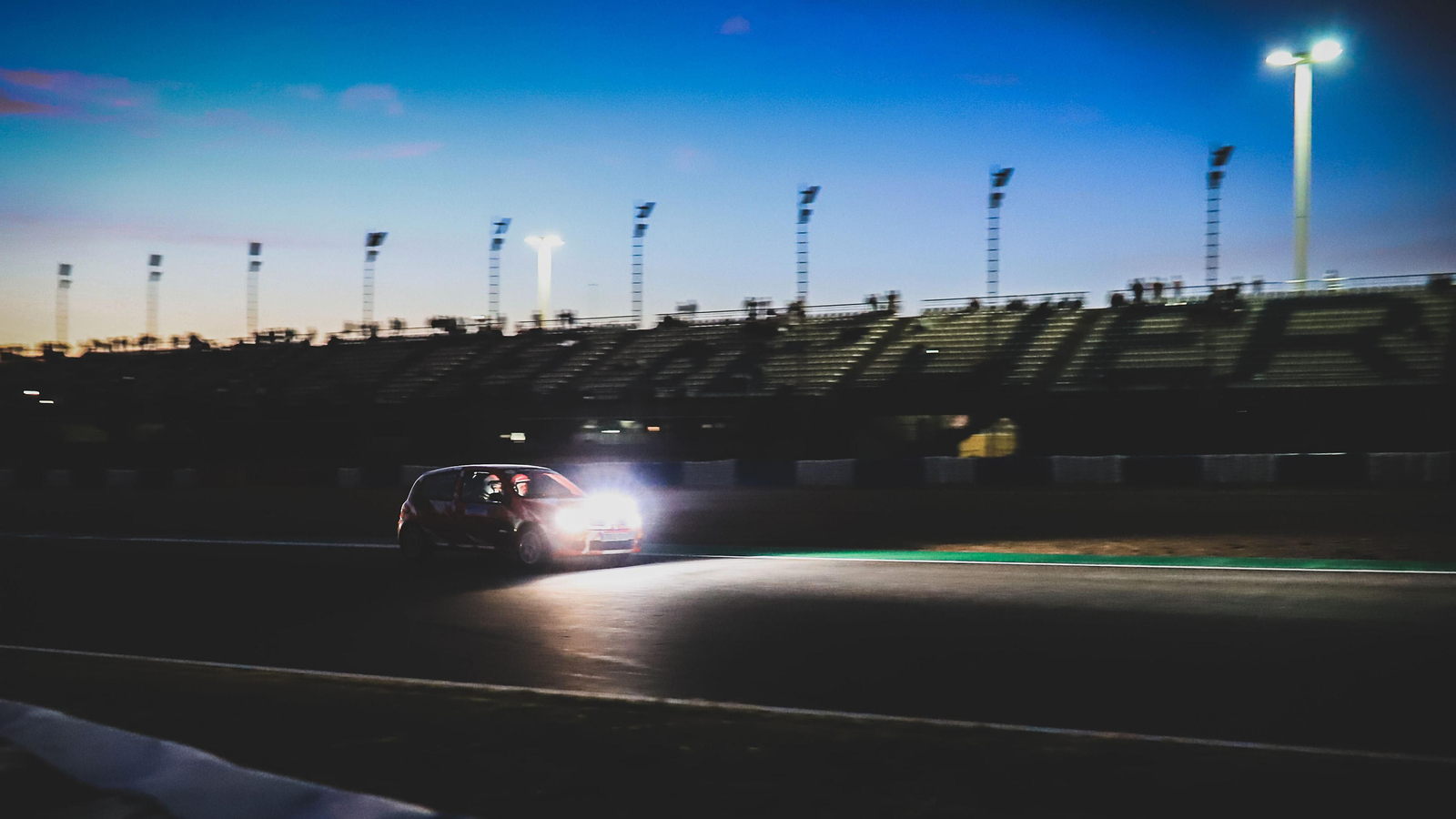 Imágenes del tramo nocturno del Rallye Ciudad de Jerez en el Circuito