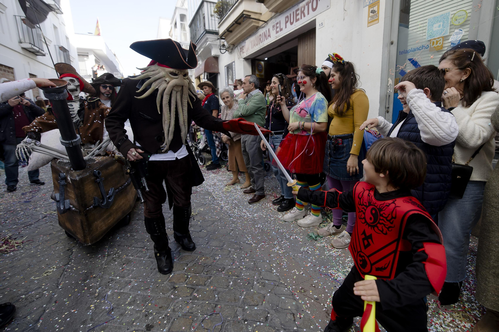 Búscate en las imágenes de la cabalgata de carnaval del Puerto de Santa María