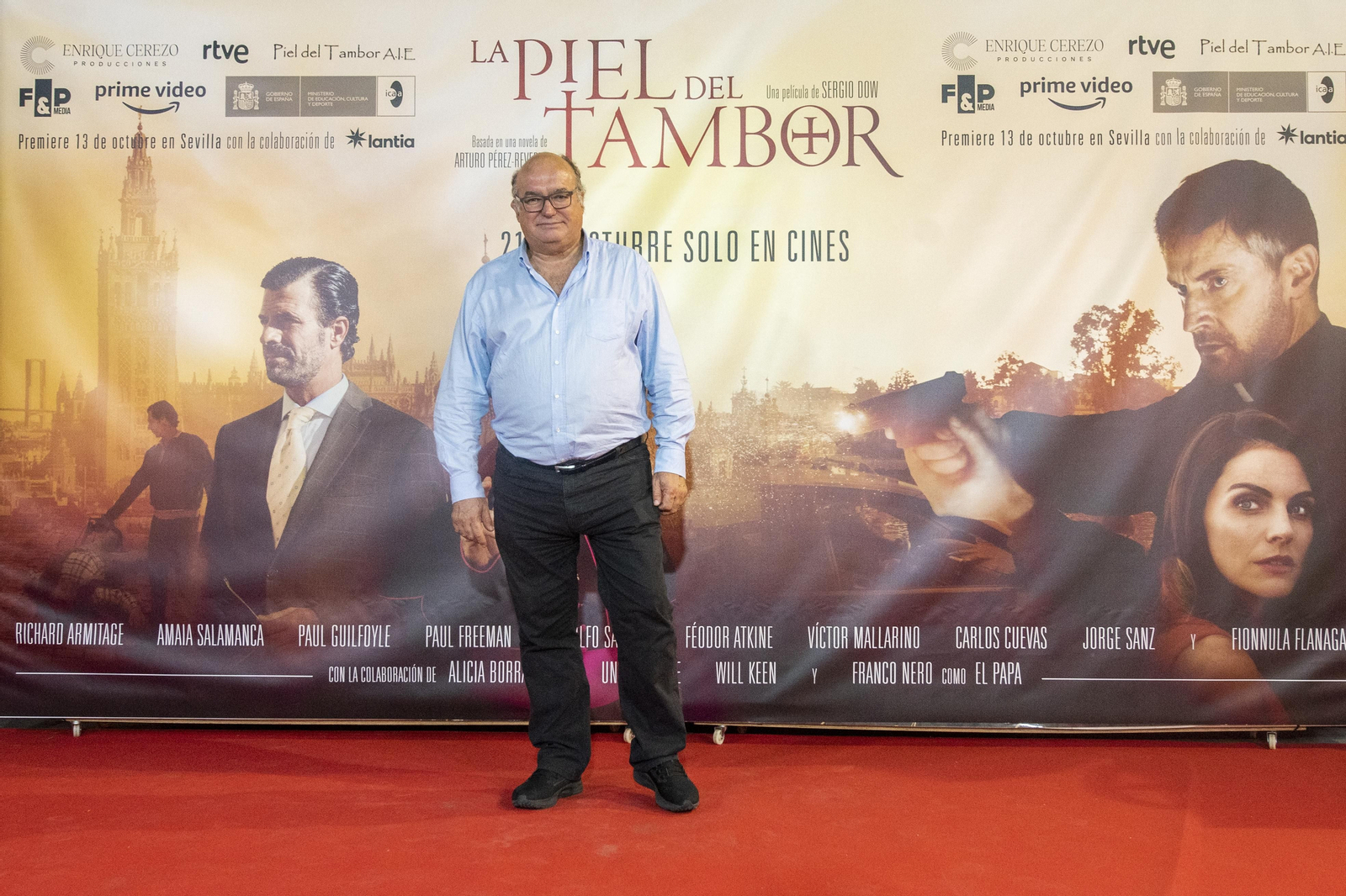 Las imágenes del preestreno de 'La piel del tambor' en Sevilla