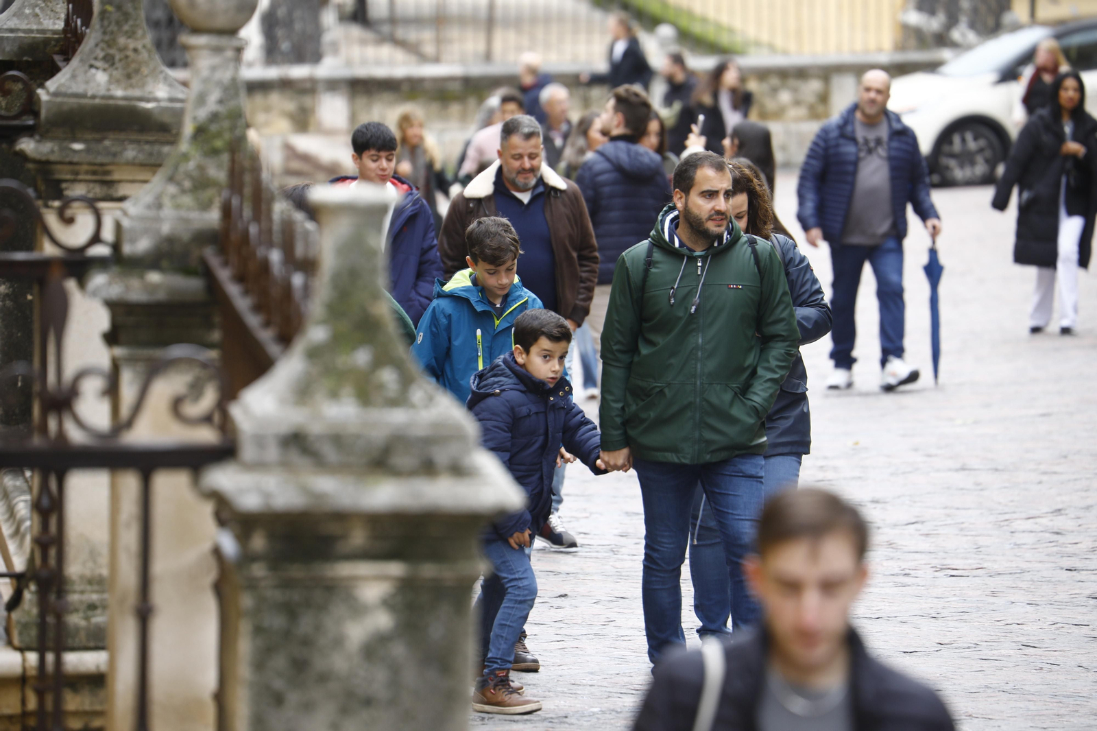 Los turistas abarrotan Córdoba por el Día de la Constitución, en imágenes