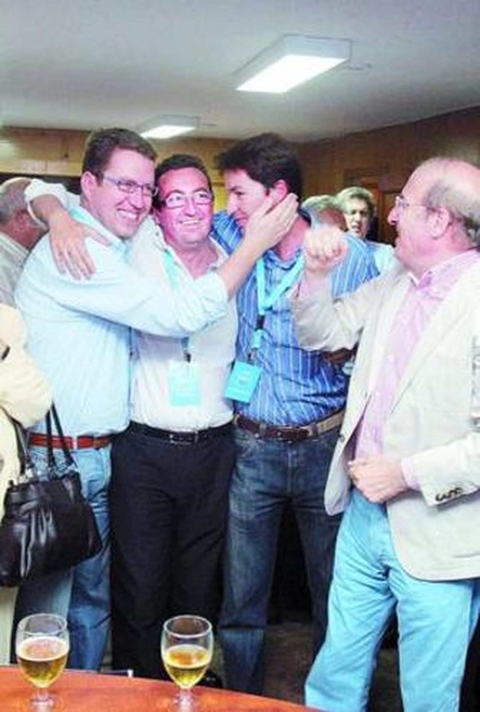 El PSOE celebra el triunfo en Huelva ante un PP que se considera ganador