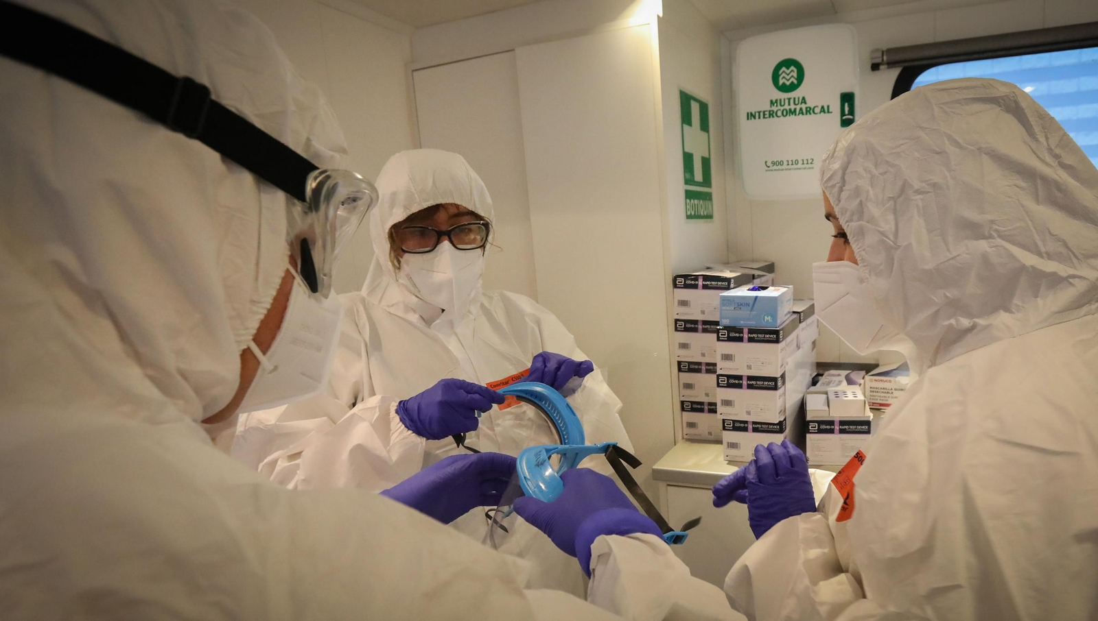 El 'Covid-Bus' de la Junta para el cribado masivo comienza en Jerez