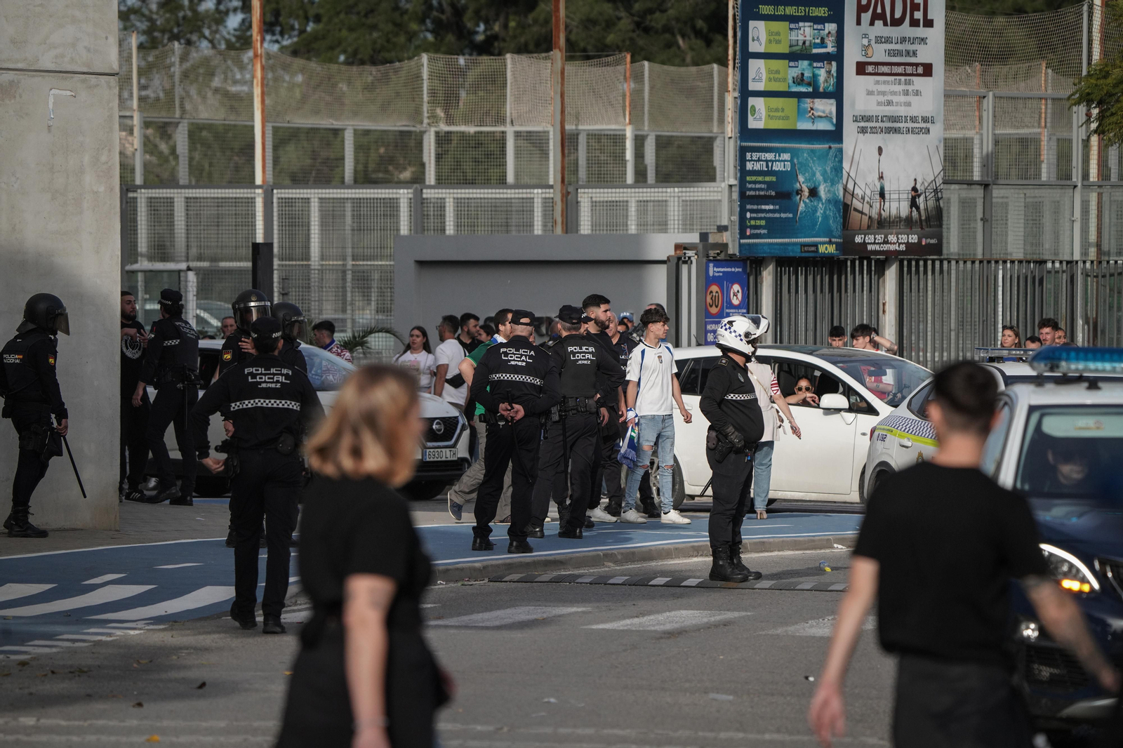 Imágenes del gran despliegue policial en Jerez durante el derbi
