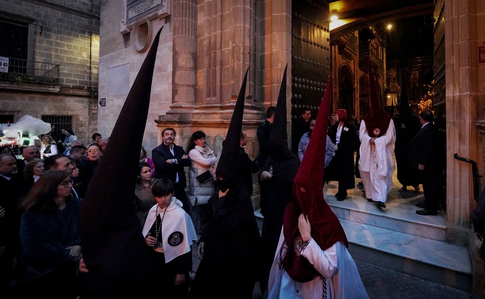 Las hermandades de La lanzada y Mayor Dolor en imágenes