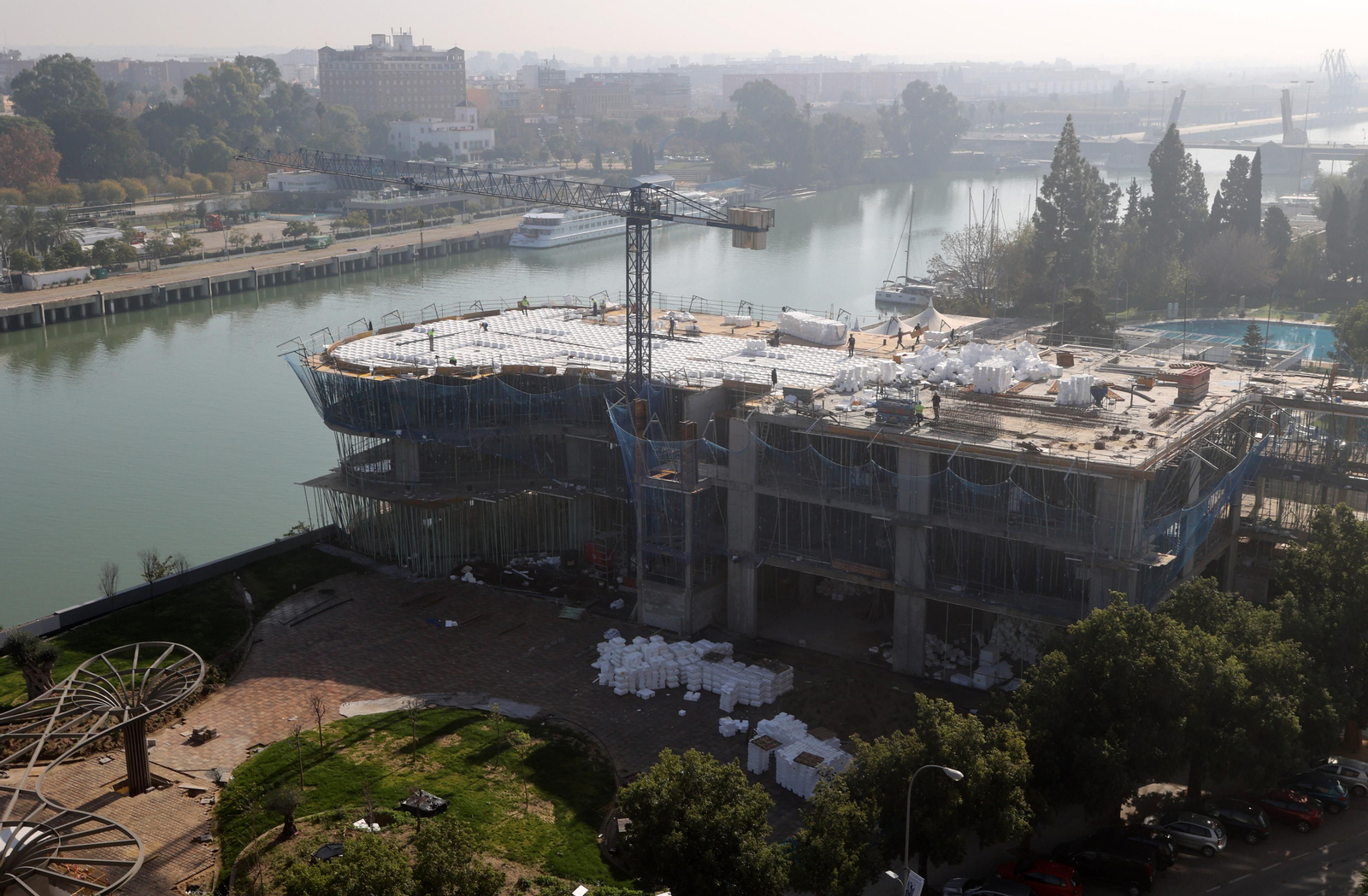 Edificio  en el Jardín de las Cigarreras