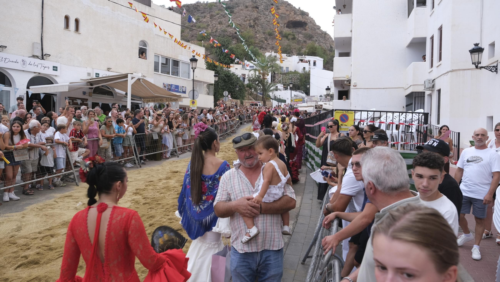 La popular carrera de cintas a caballo de las Fiestas de Mojácar, en imágenes
