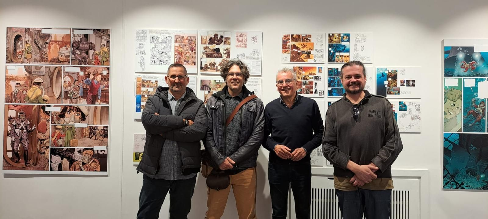 El autor de la exposición Francis Porcel junto al director de la Escuela de Arte y Superior de Diseño José Val del Omar de Granada, Blas Calero.