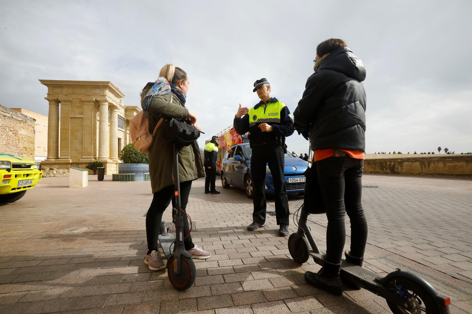 Primeros controles de la Policía a los usuarios de patinetes eléctricos en Córdoba