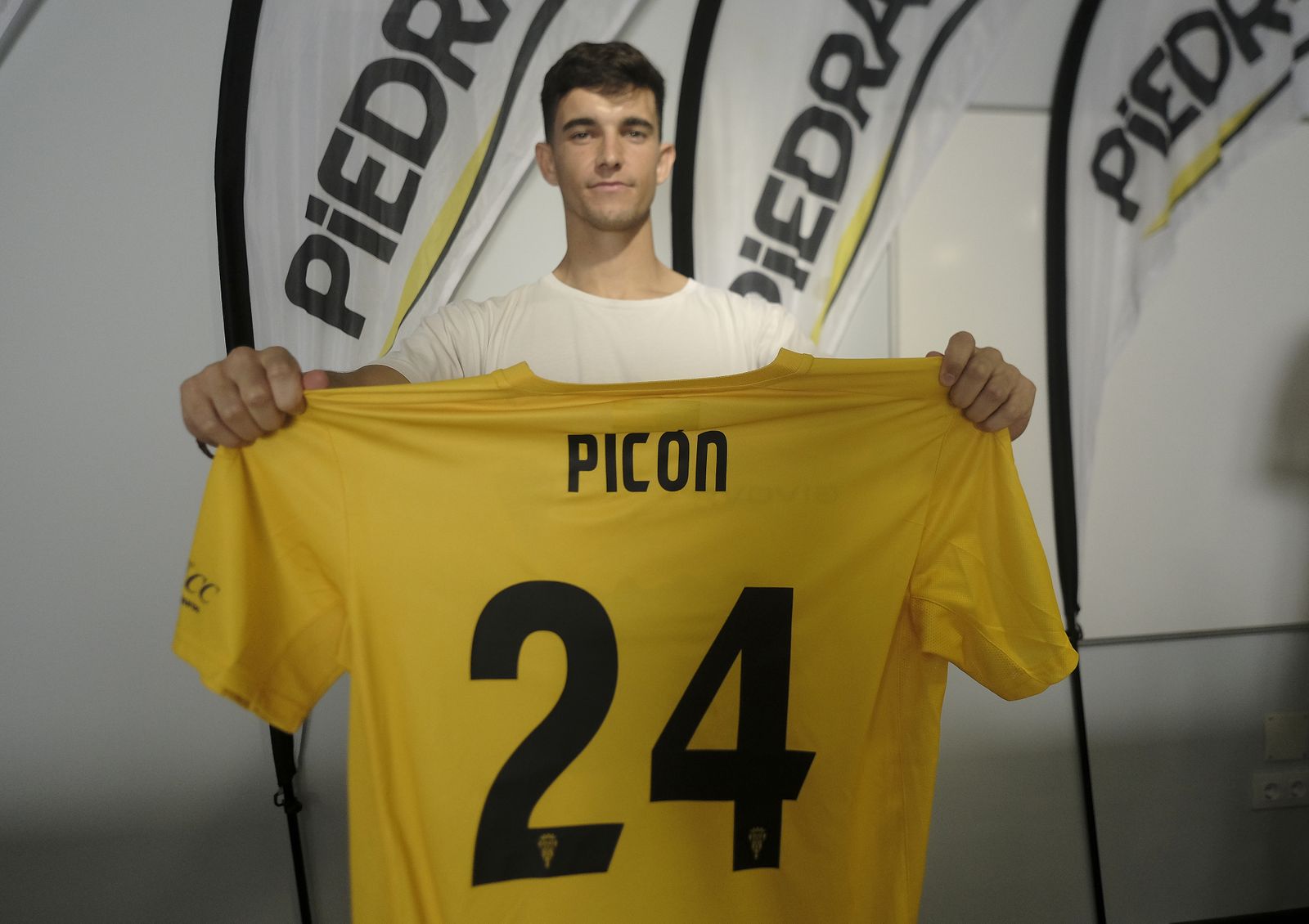 Las imágenes de la presentación de Pablo Picón con el Córdoba CF