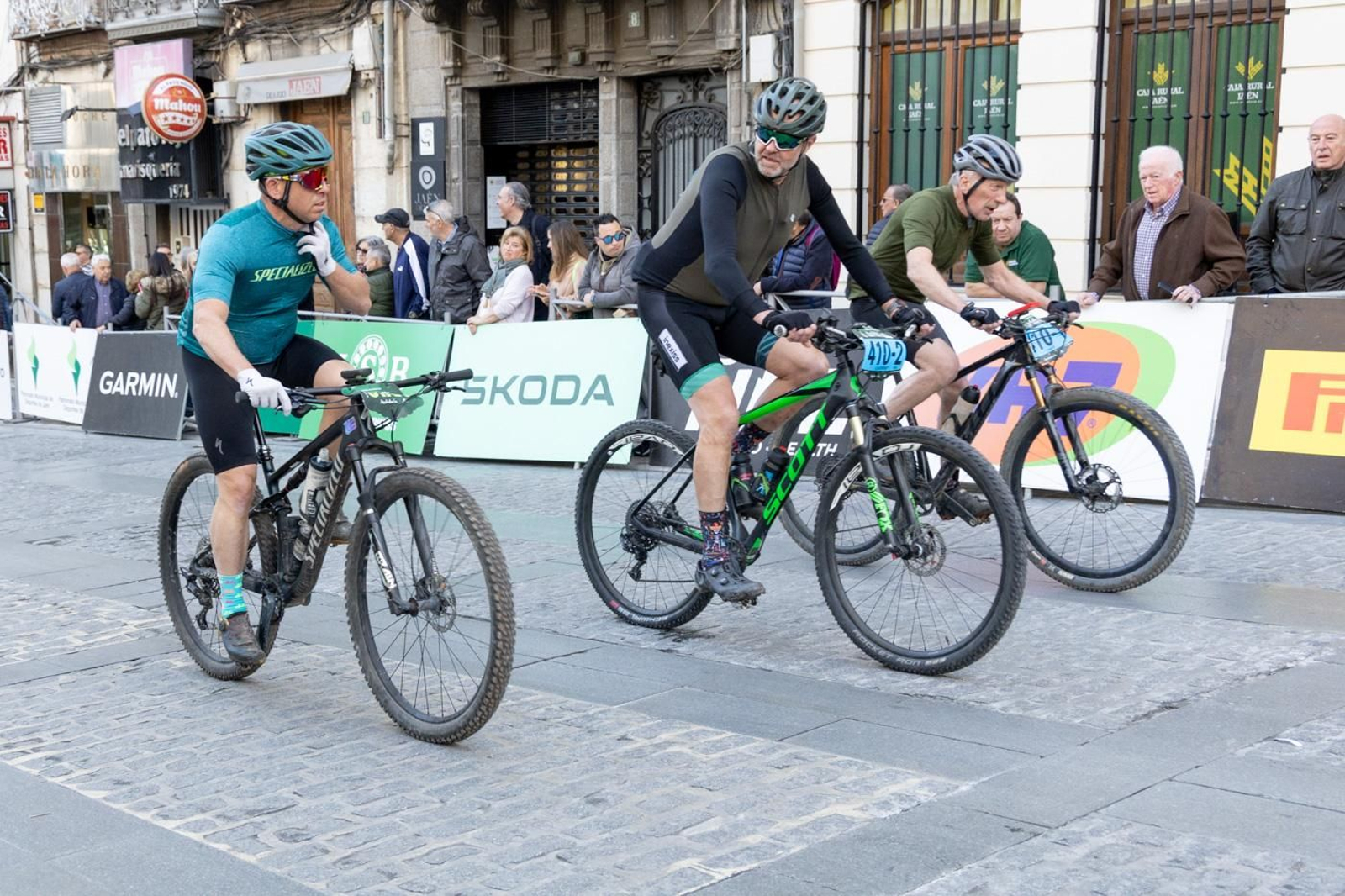 En imágenes: la Andalucía Bike Race dice adiós a Jaén con una etapa marcada por Jabalcuz