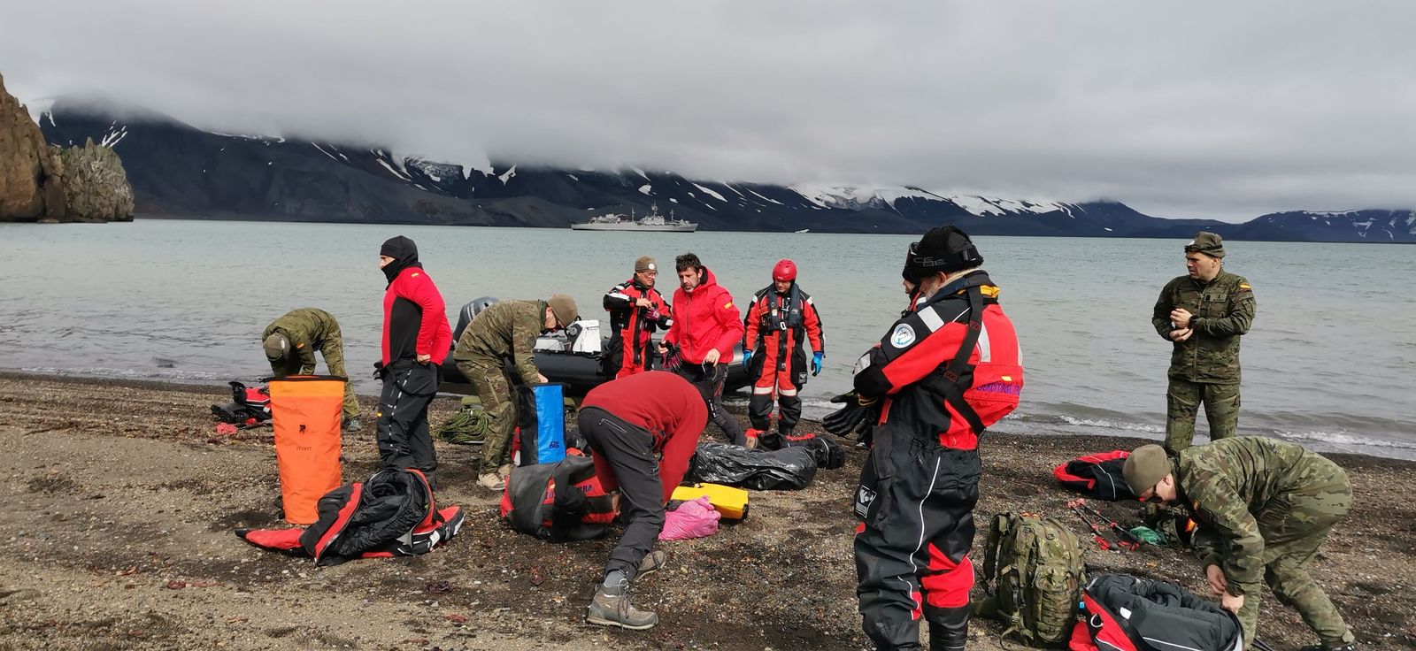 Investigadores de la Universidad de Jaén (UJA) en la Antártida.