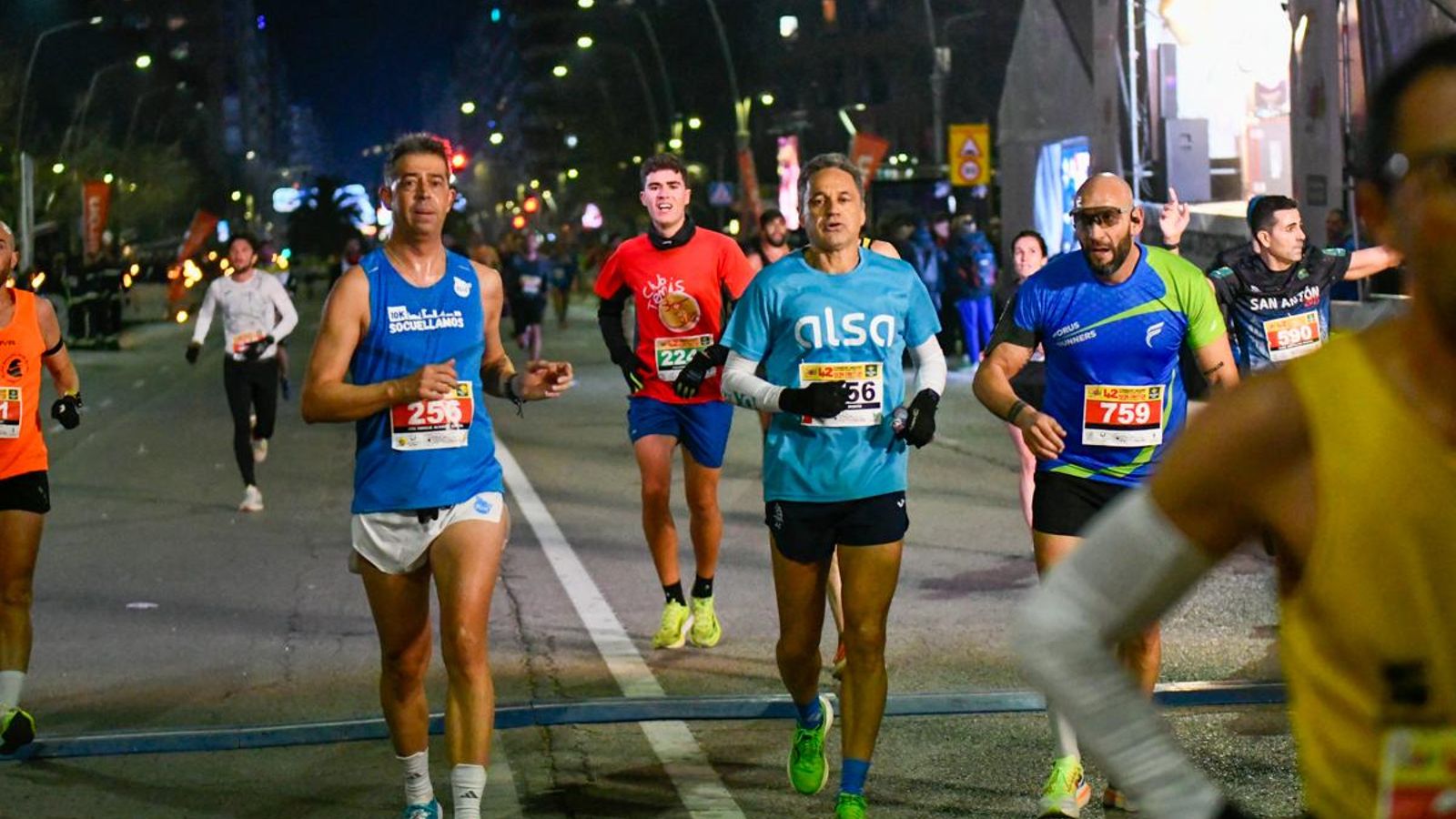 En imágenes: búscate en tu llegada a meta de la Carrera de San Antón 2025 (2)