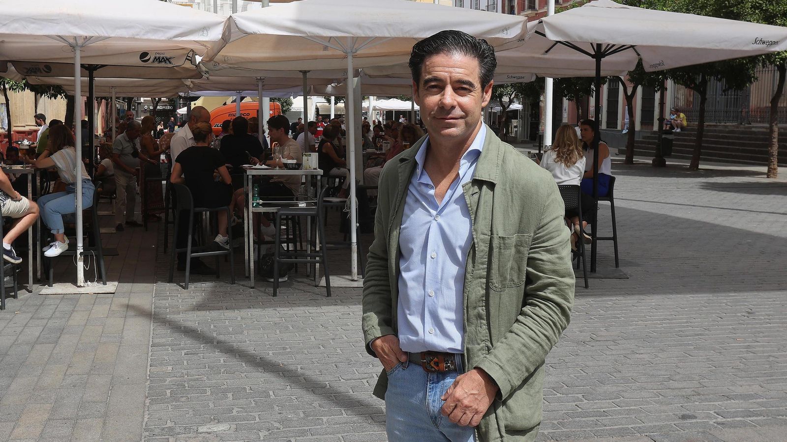 Antonio Luque en la Plaza del Salvador.