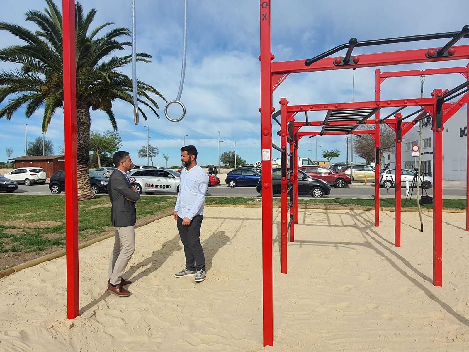 Los concejales visitando una de las nuevas instalaciones.