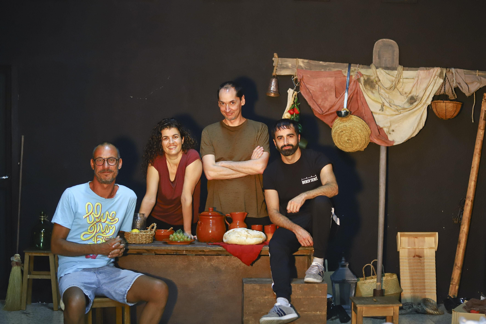 Miguel A. Martín, Macarena Pérez Bravo, Josemi Rodríguez y Carlos Cuadros, durante un ensayo de ‘Lázaro de Tormes’. Miguel A. Martín, Macarena Pérez Bravo, Josemi Rodríguez y Carlos Cuadros, durante un ensayo de ‘Lázaro de Tormes’.