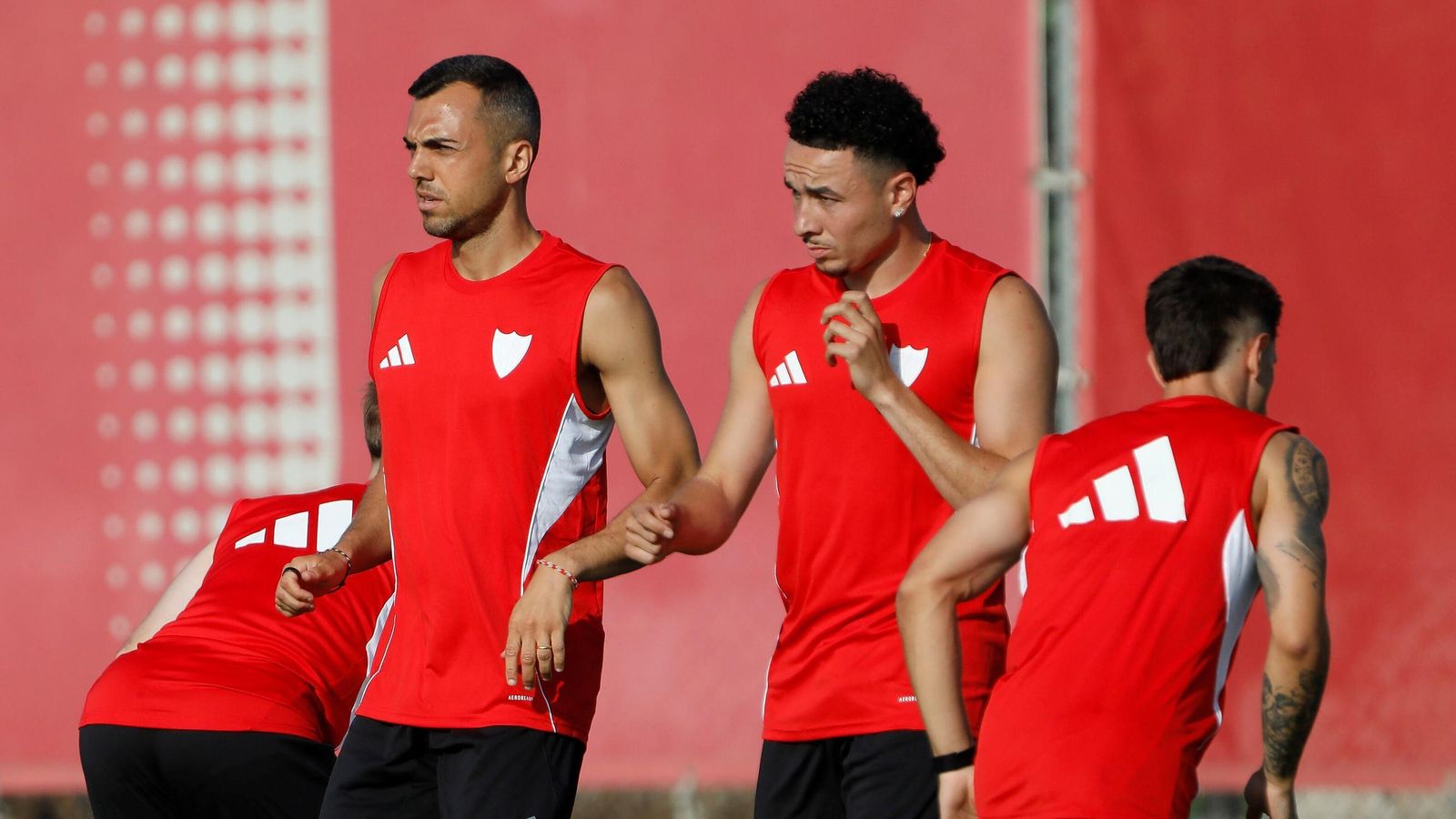 Rubén Vargas en un entrenamiento junto a Joan Jordán y Alfon..