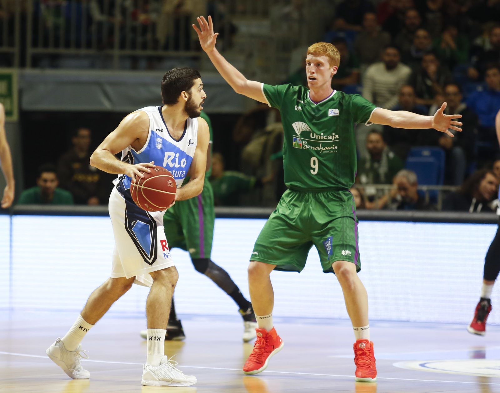 Alberto Díaz defiende a Pepe Pozas.