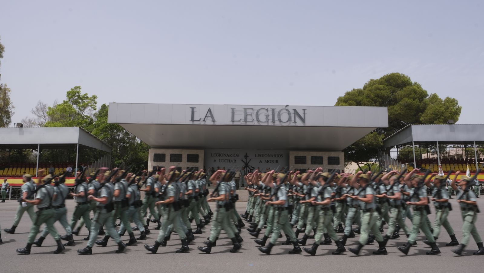 Visita de la Ministra de Defensa Margarita Robles a La Legión Española, en Viator
