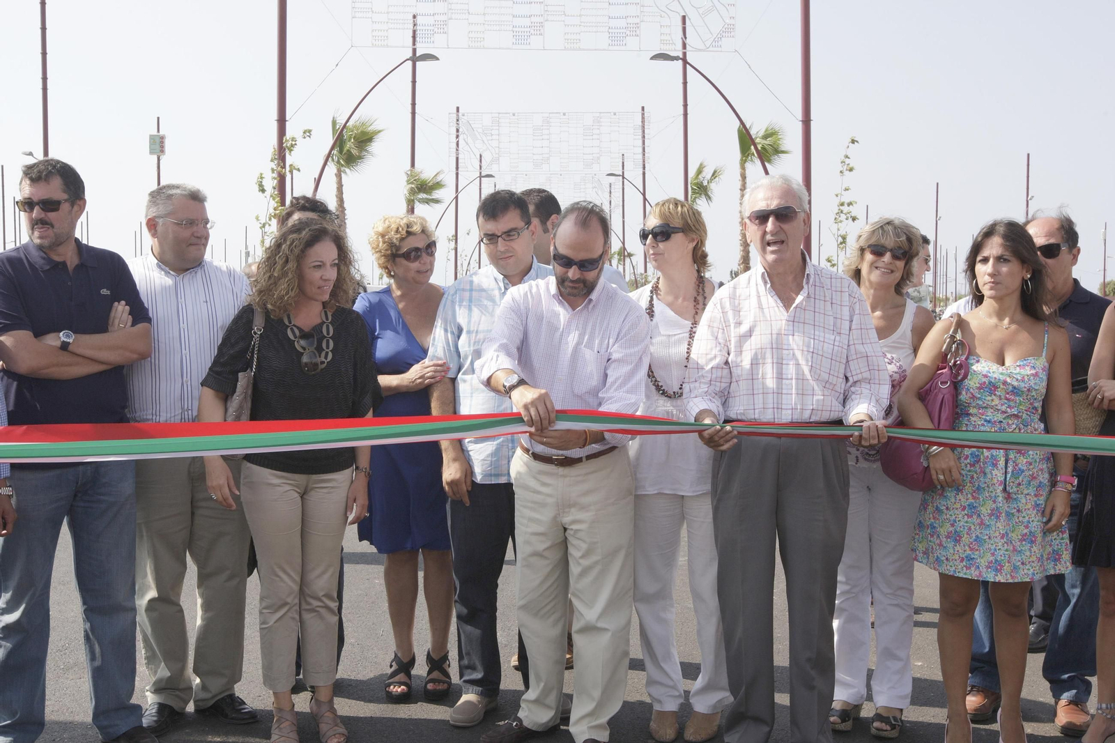 Luis Rogelio Rodríguez Comendador, acompañado de la corporación municipal, inaugura el nuevo recinto ferial en la Vega de Acá, el 13 de agosto de 2010