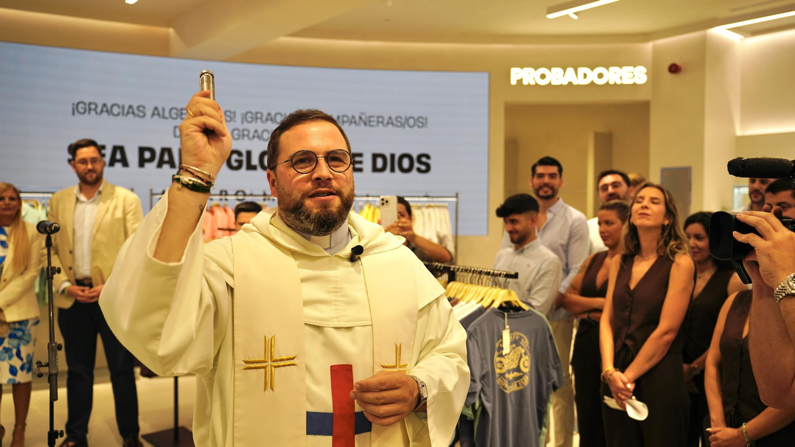 Fotos de la apertura de la marca Álvaro Moreno en el Centro Comercial Puerta Europa de Algeciras