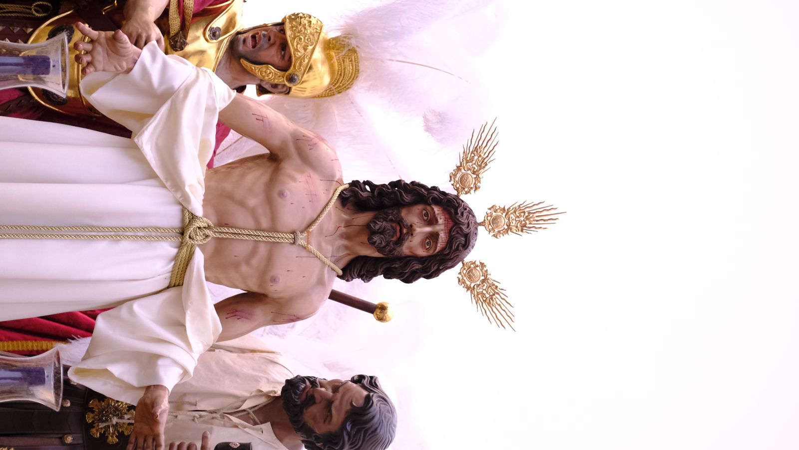 La Procesión de Los Ángeles de sobrepuso a la lluvia, en imágenes