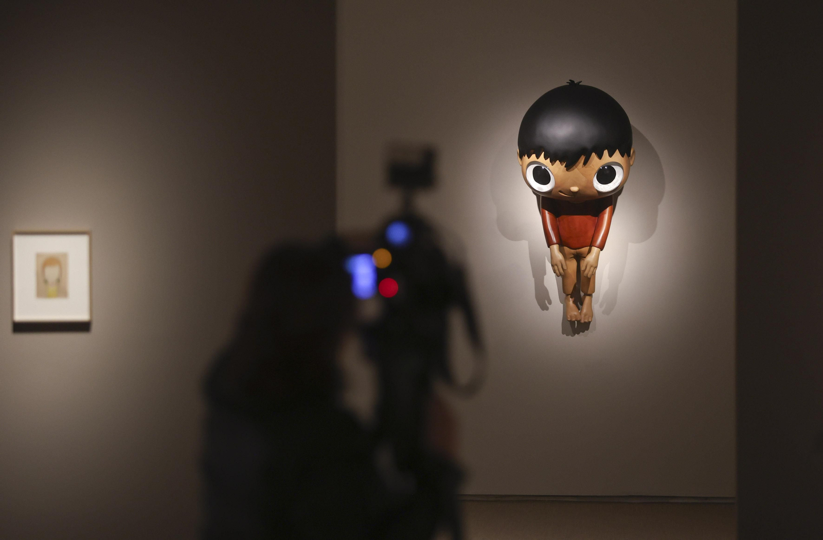 Las fotos de la exposición de Javier Calleja en Málaga y su gato Günter