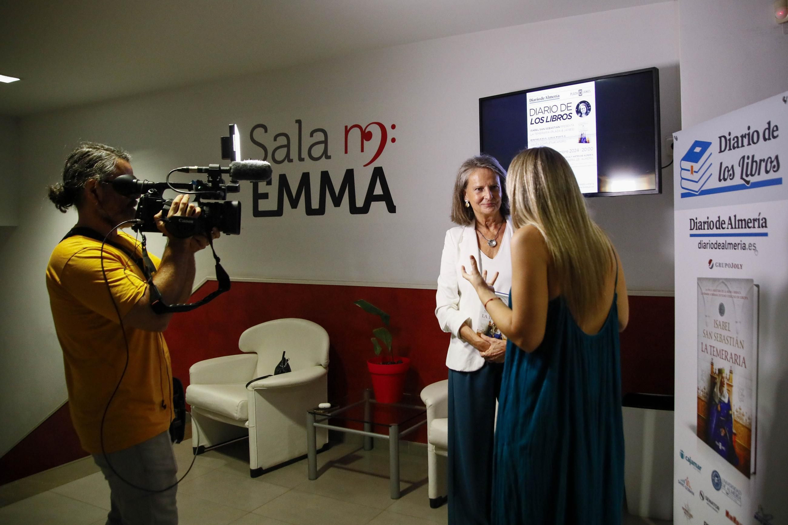 Las imágenes del diario de los libros con Isabel San Sebastián