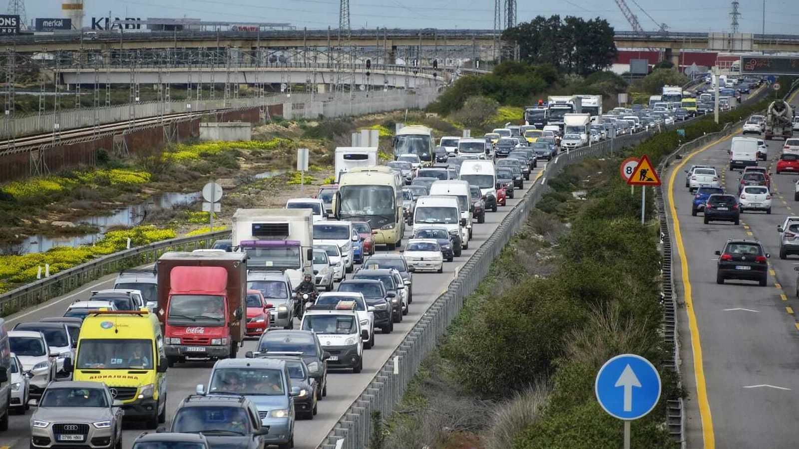 Imágenes de una nueva jornada de protesta de los agricultores en las carreteras de Chiclana