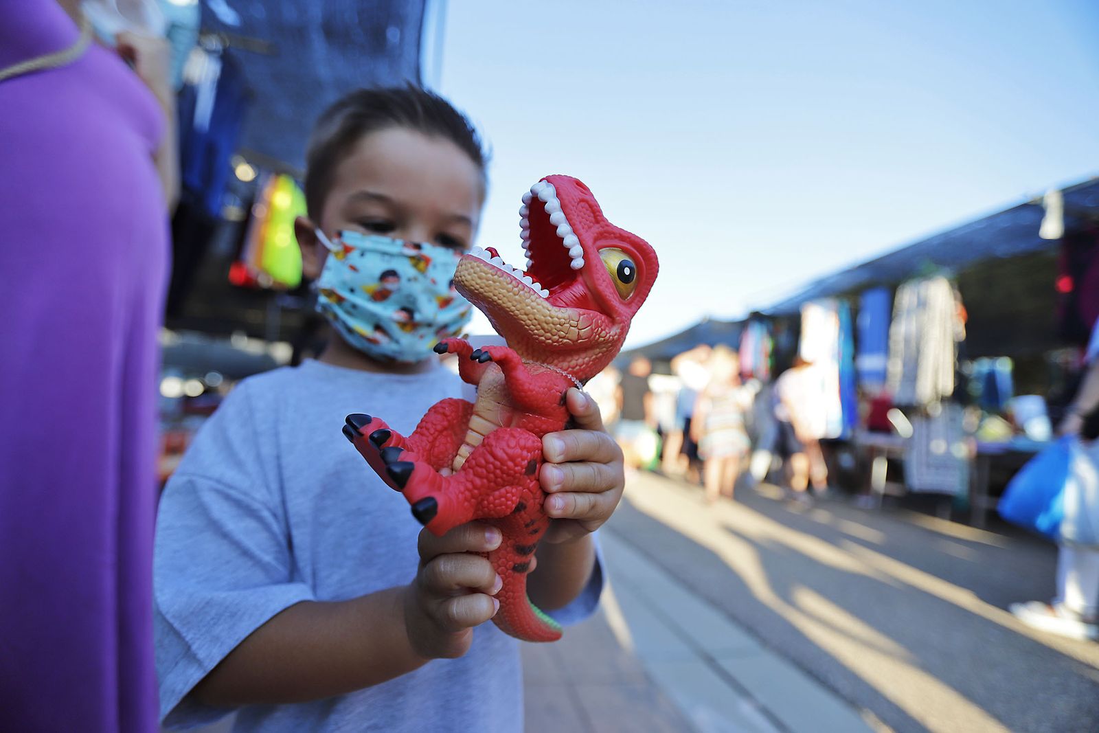 Imágenes de los mercadillos verano en Huelva