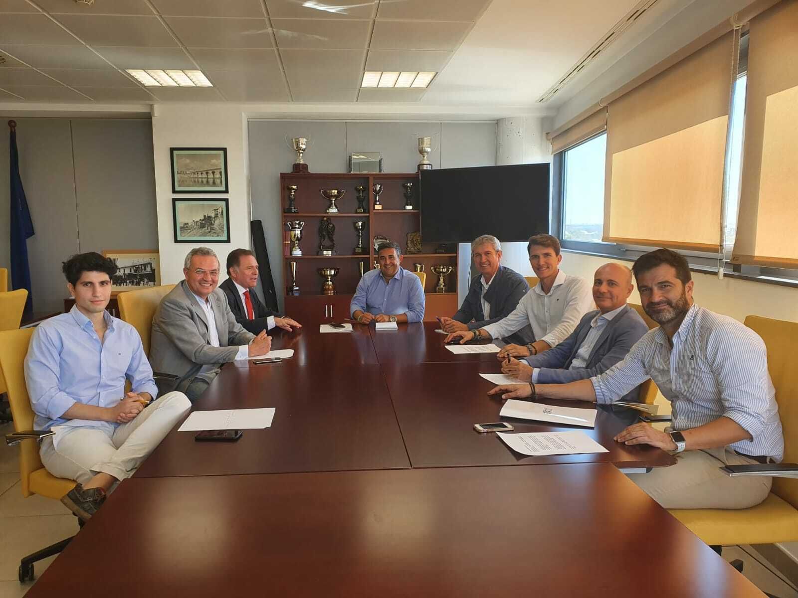 Encuentro mantenido por los empresarios de la construcción y la delegación de Fomento.