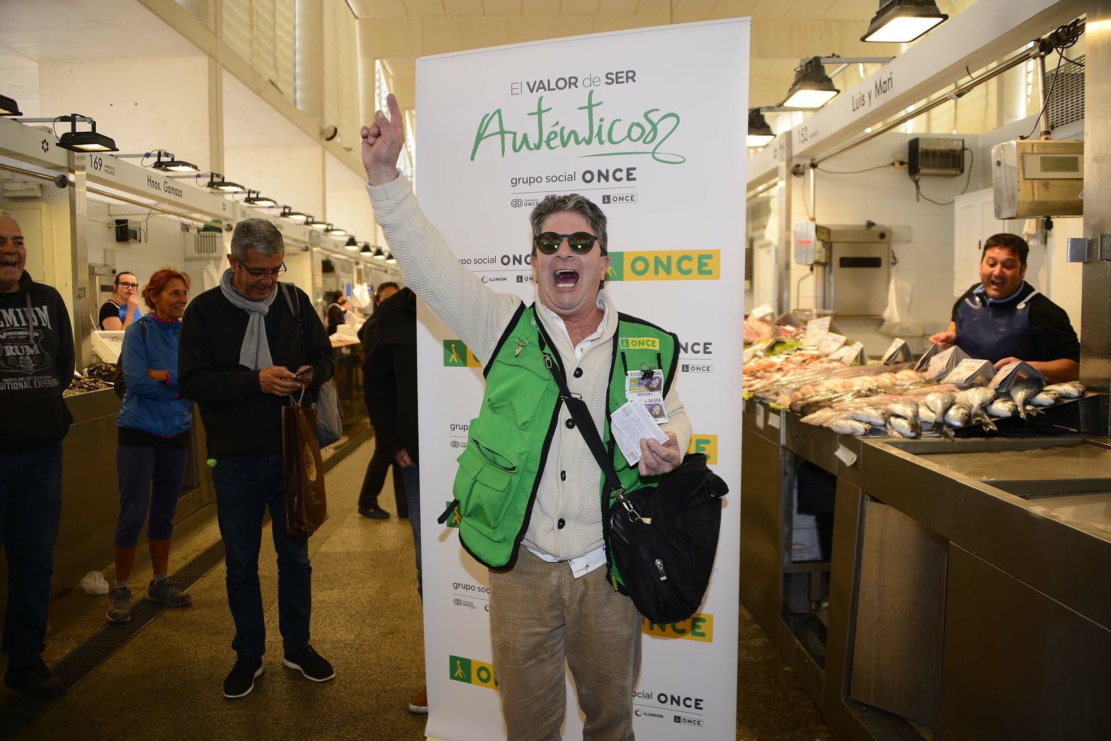 El paseo triunfal de Lolo el cuponero