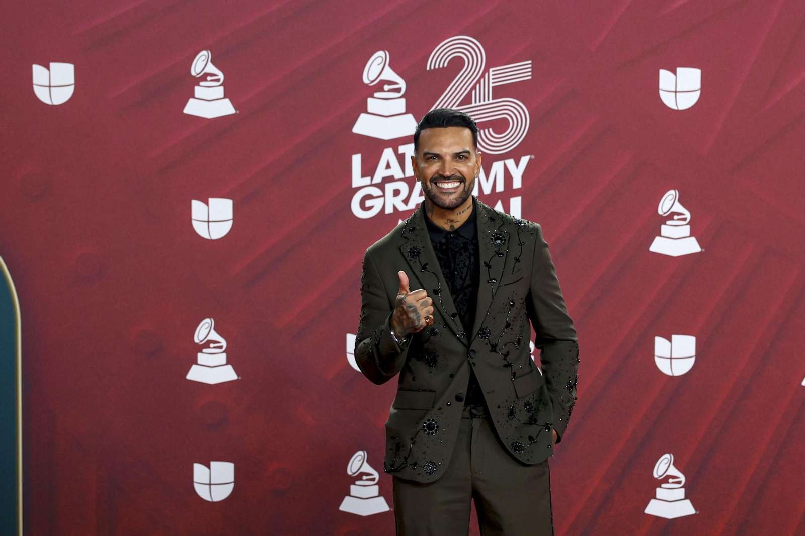 Todos los famosos, tendencias y curiosidades en la alfombra roja de la 25 edición de los Grammy Latinos