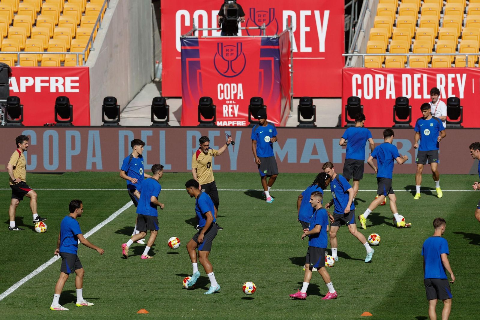 La fotos del día antes de la final de Copa Barcelona - Real Madrid