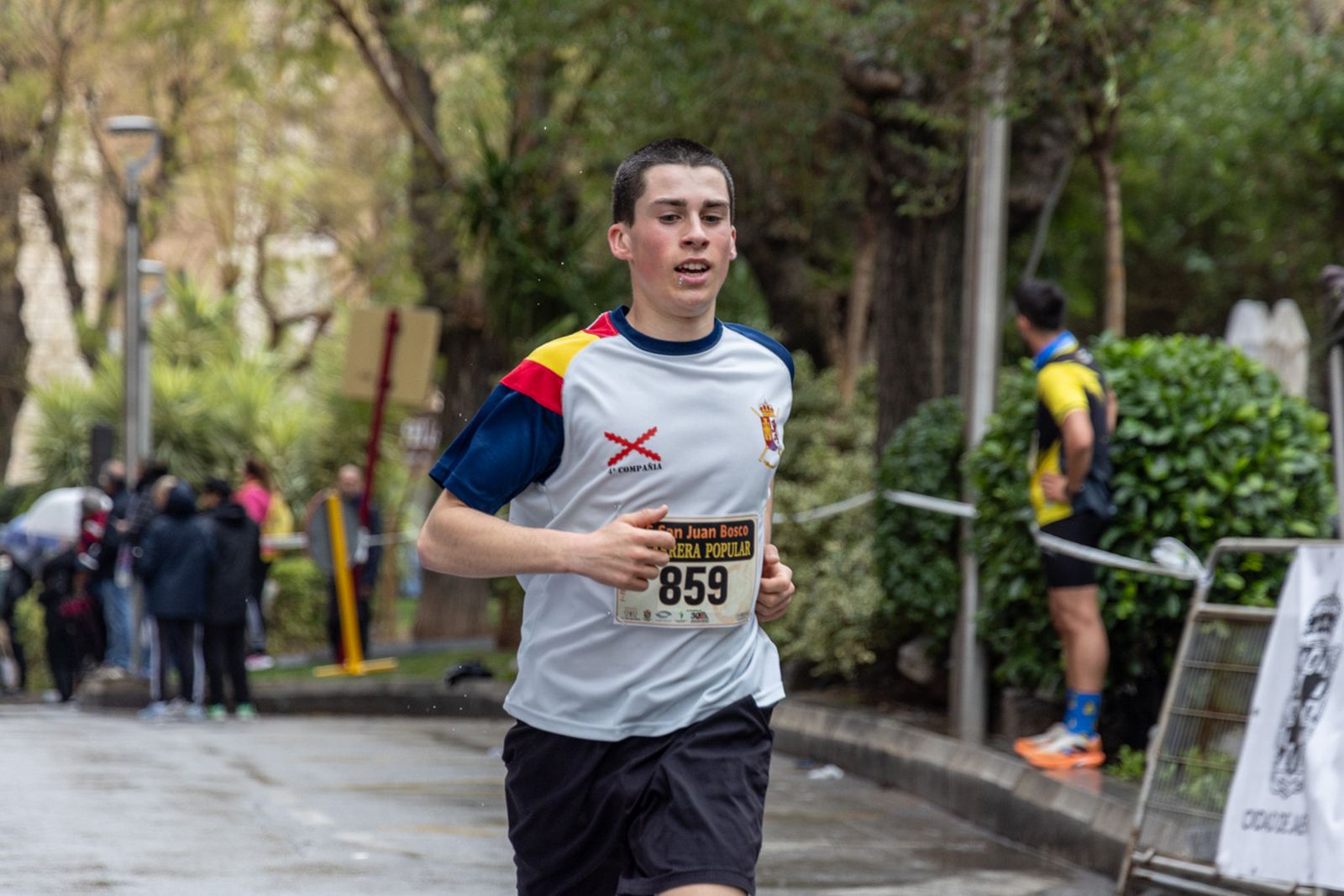 En imágenes: la lluvia no frena a más de un millar de corredores en la V Carrera Popular del IES San Juan Bosco (1)