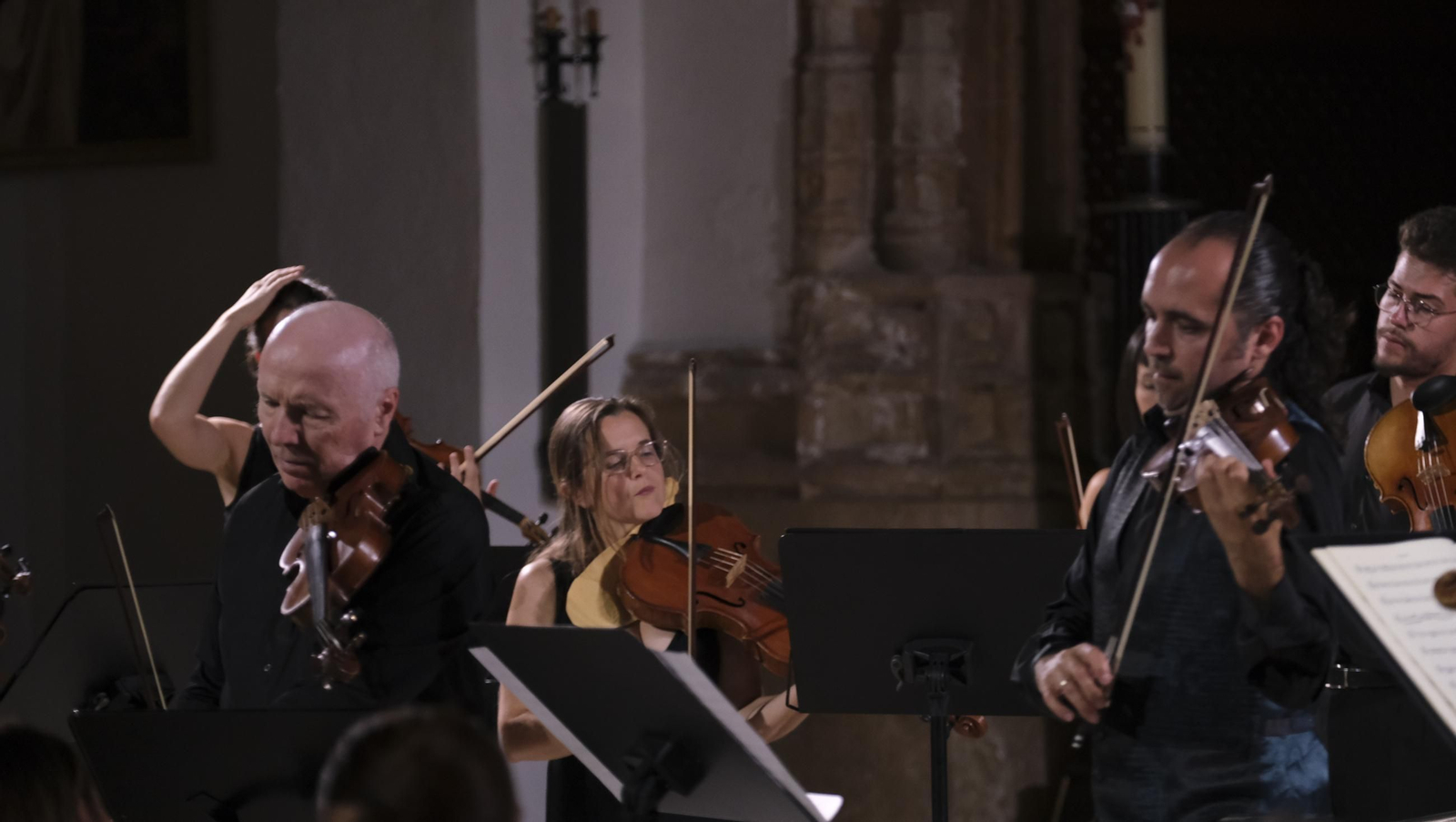 Concierto de la OCAL y del violinista Jesús Reina en Vélez Blanco, en imágenes